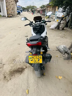 Honda CB 2025 White
