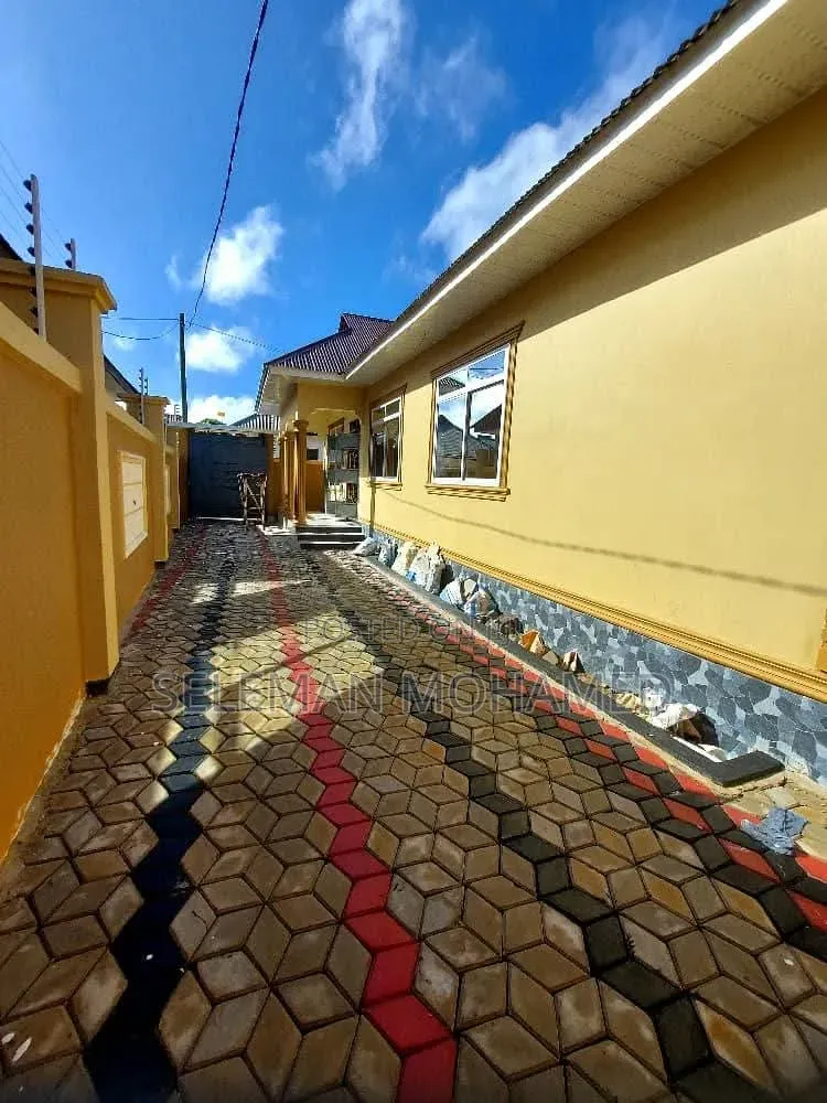 Furnished 3bdrm House in Biriani Real Estate, Chamazi for sale