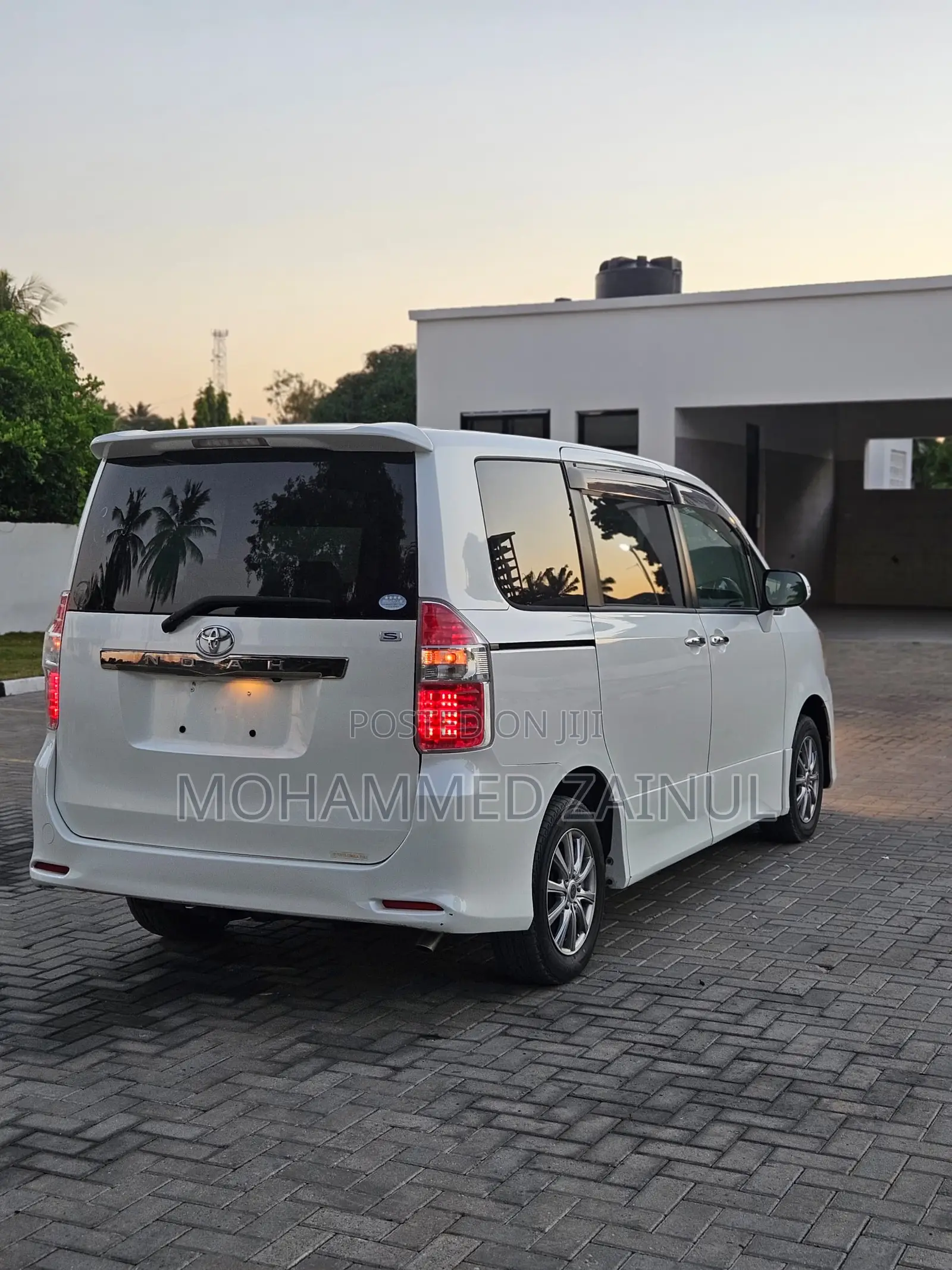 Toyota Noah 2.0 FWD (8 Seater) 2020 White
