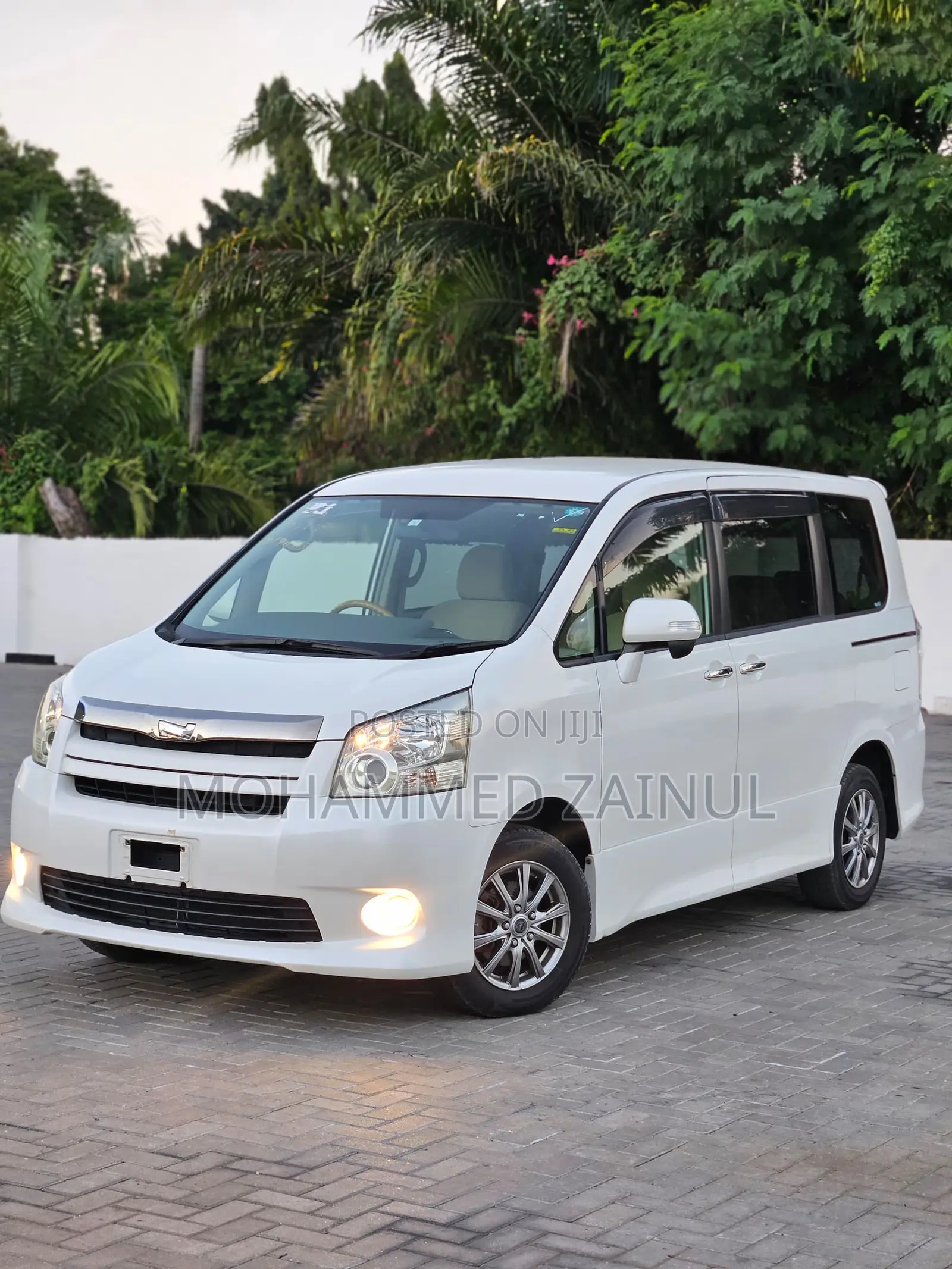 Toyota Noah 2.0 FWD (8 Seater) 2020 White