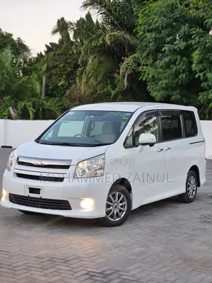 Toyota Noah 2.0 FWD (8 Seater) 2020 White