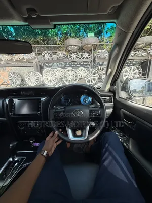 Toyota Fortuner 2.4 D AWD 2023 Silver