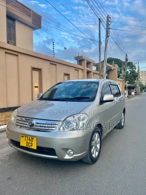 Toyota Raum 2005 Gold