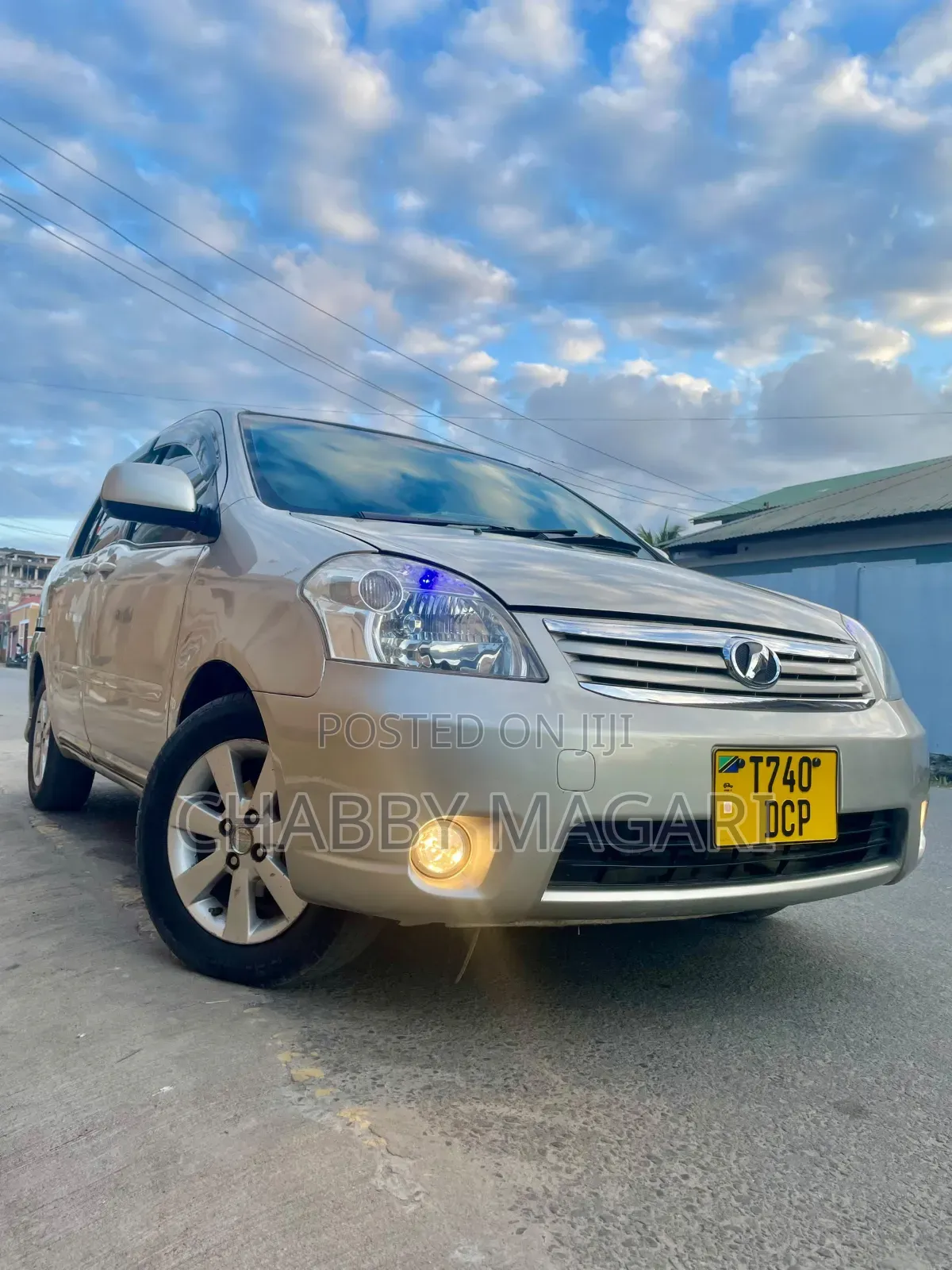 Toyota Raum 2005 Gold