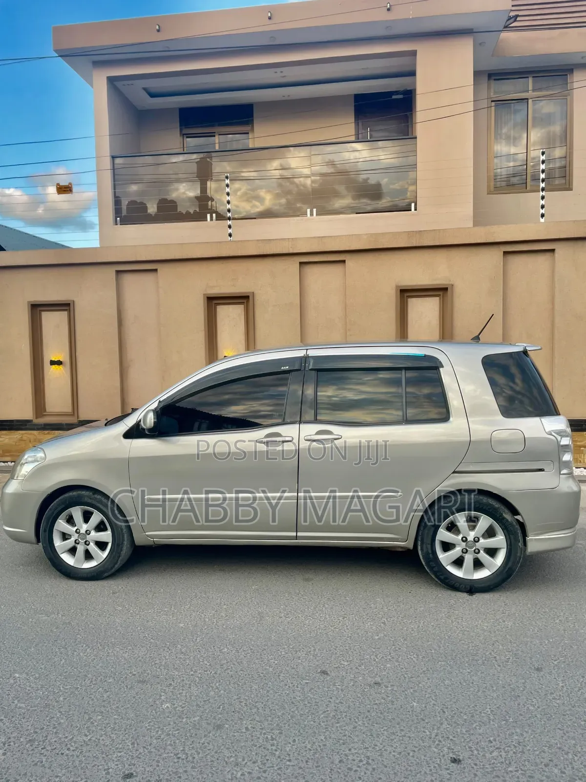 Toyota Raum 2005 Gold