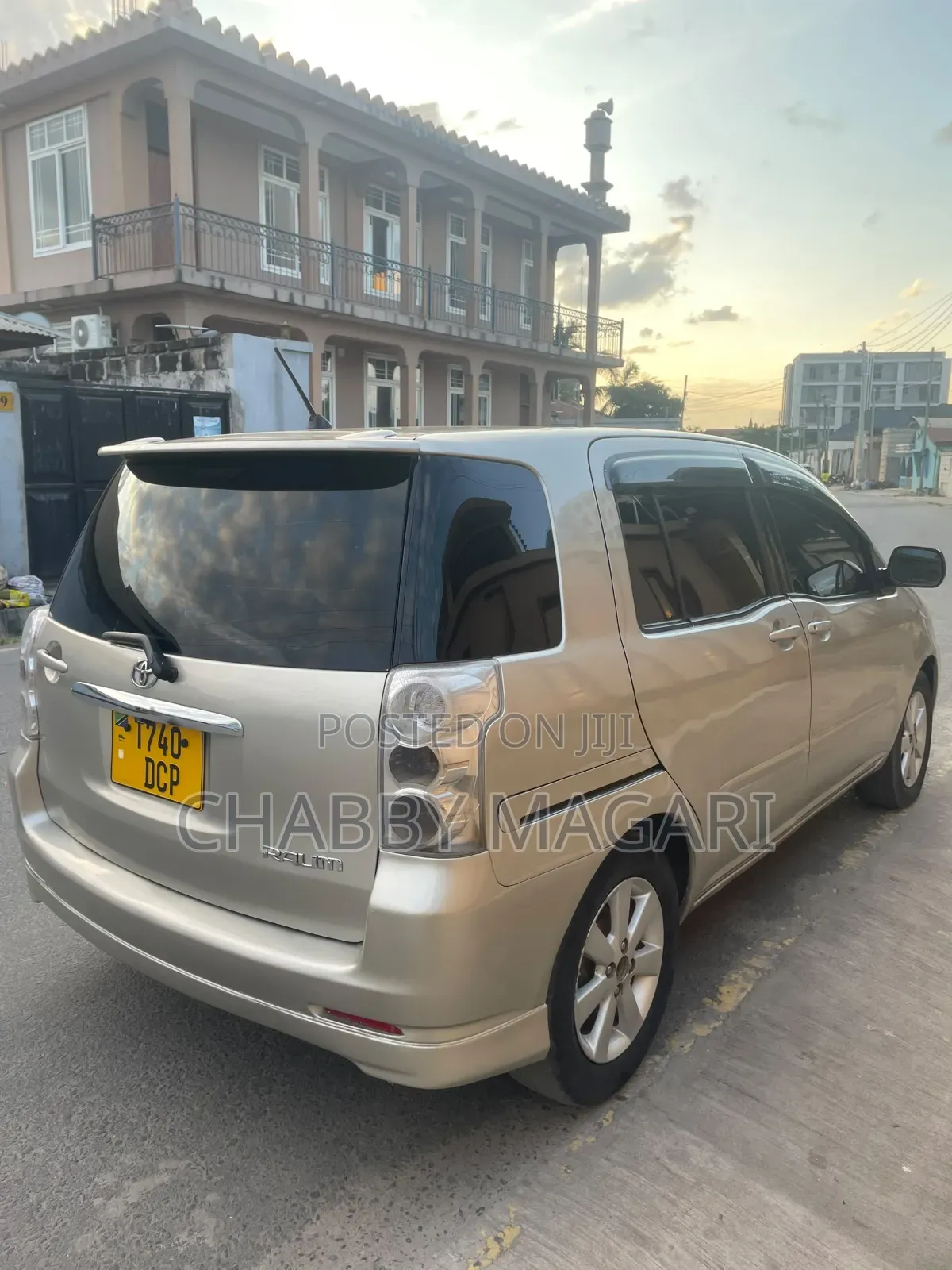 Toyota Raum 2005 Gold