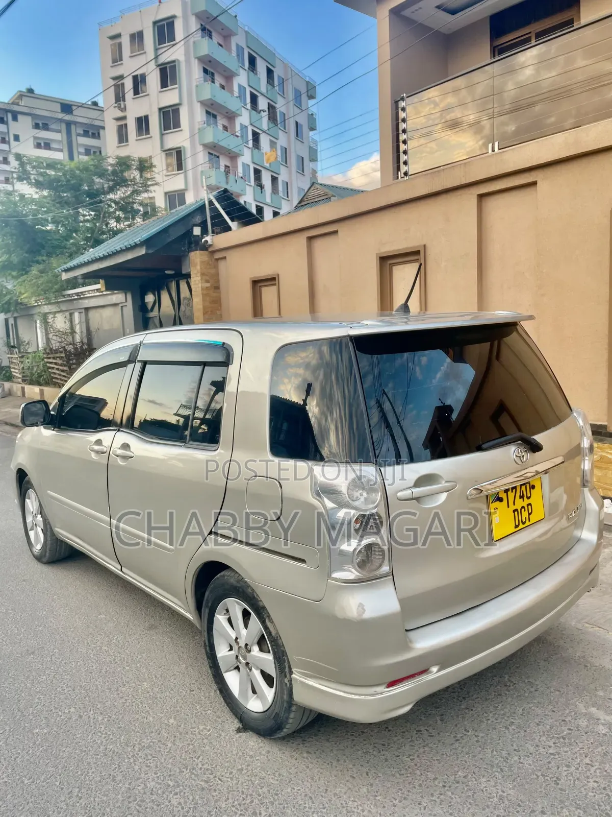 Toyota Raum 2005 Gold