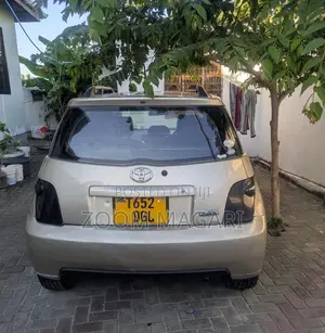 Toyota IST 2003 Beige