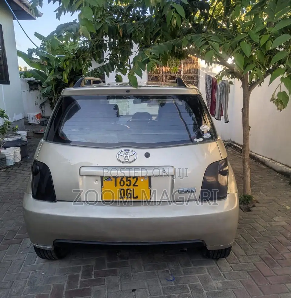 Toyota IST 2003 Beige