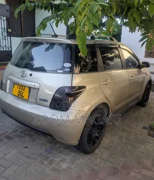 Toyota IST 2003 Beige