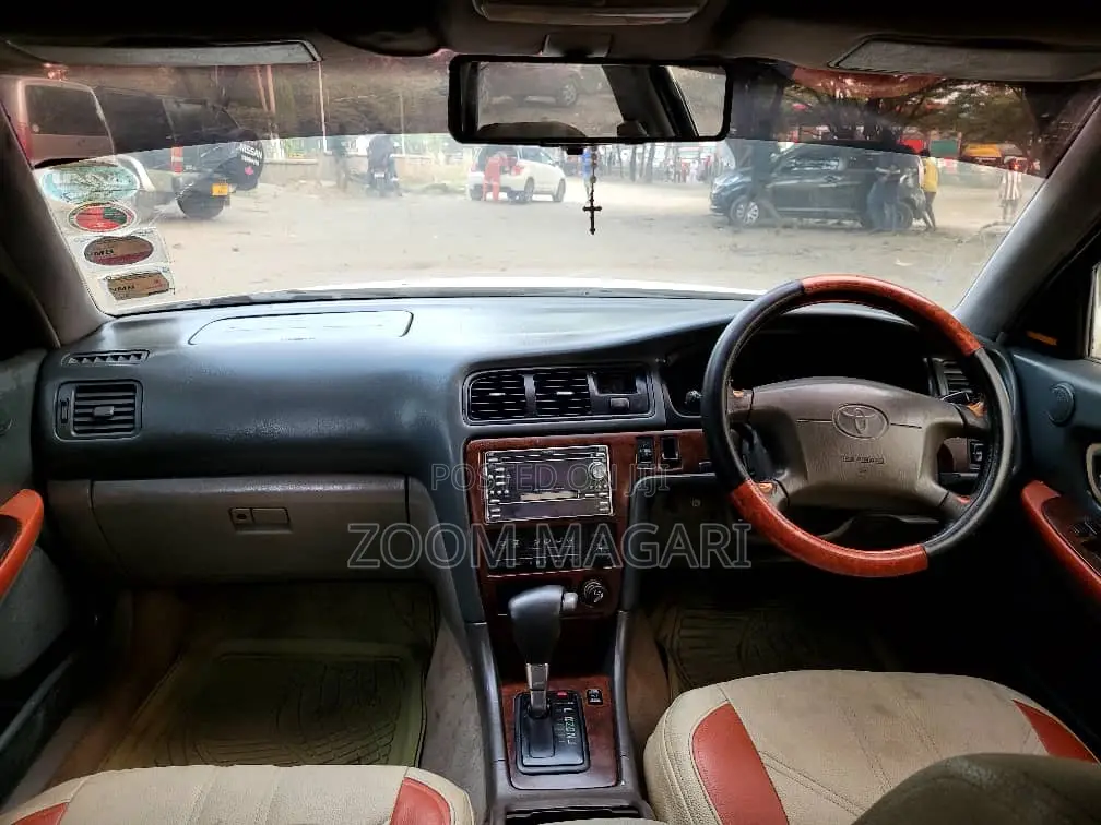 Toyota Cresta 2001 White