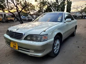 Toyota Cresta 2001 White