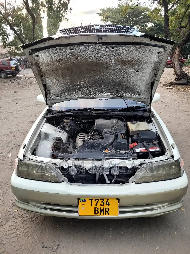 Toyota Cresta 2001 White