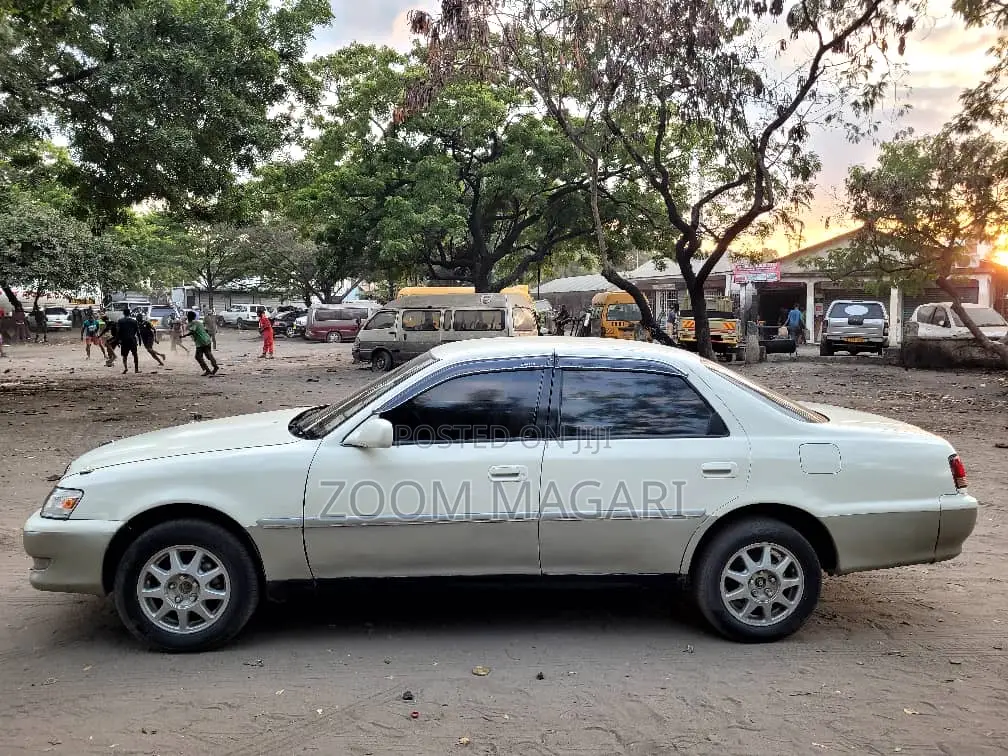Toyota Cresta 2001 White