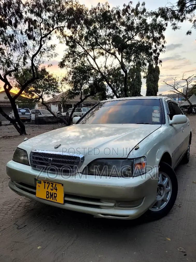 Toyota Cresta 2001 White