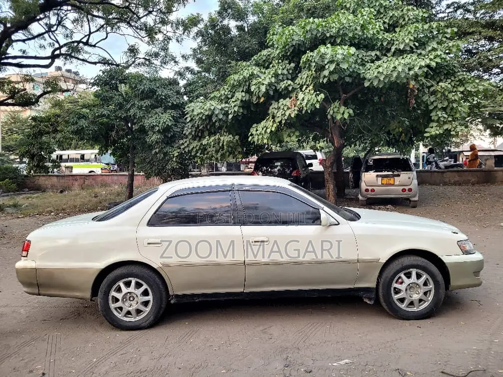 Toyota Cresta 2001 White