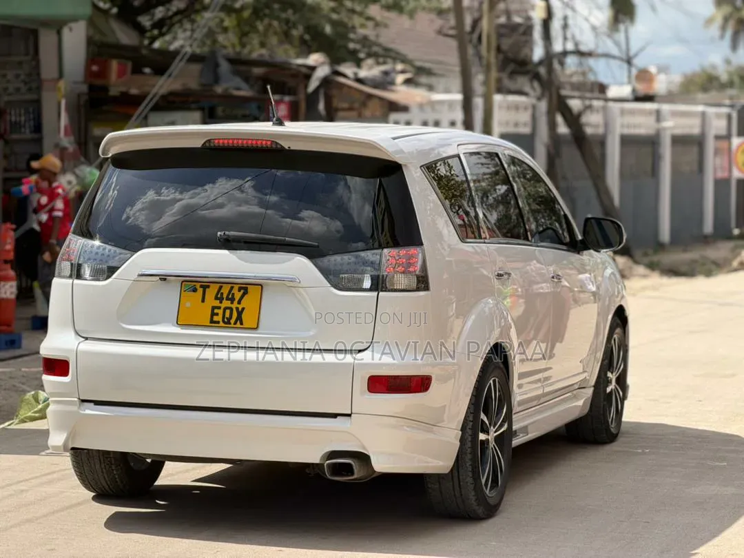 Mitsubishi Outlander 2010 White