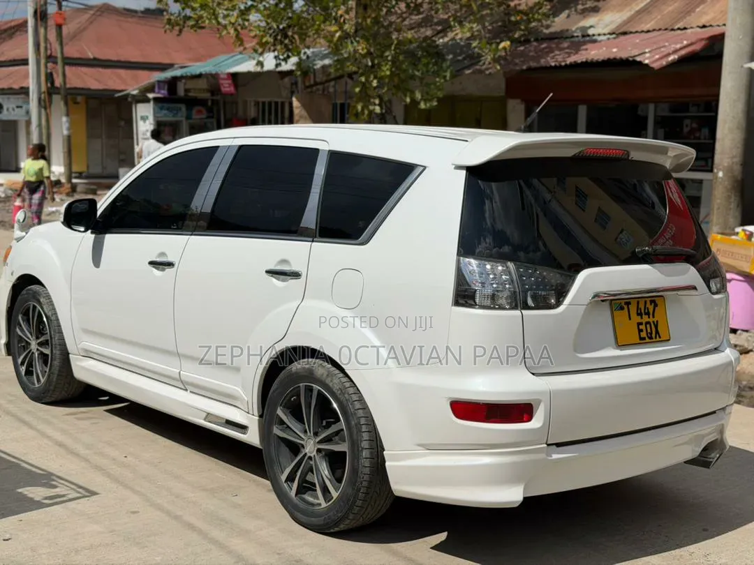 Mitsubishi Outlander 2010 White