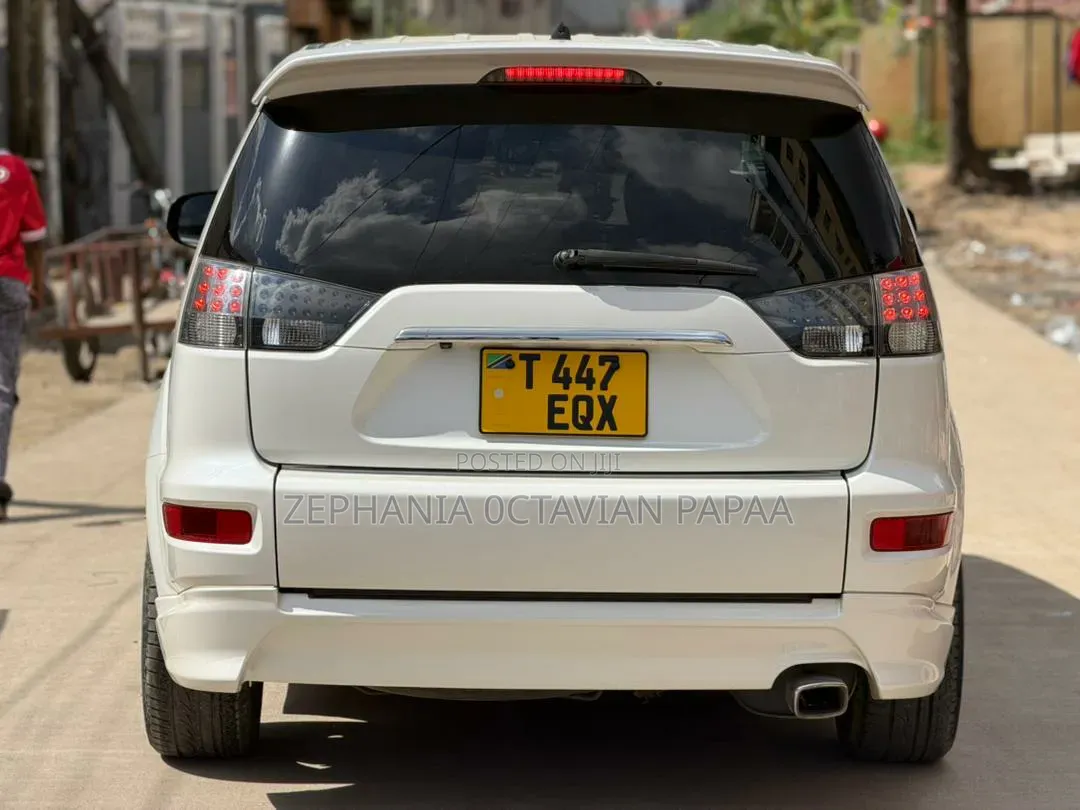 Mitsubishi Outlander 2010 White