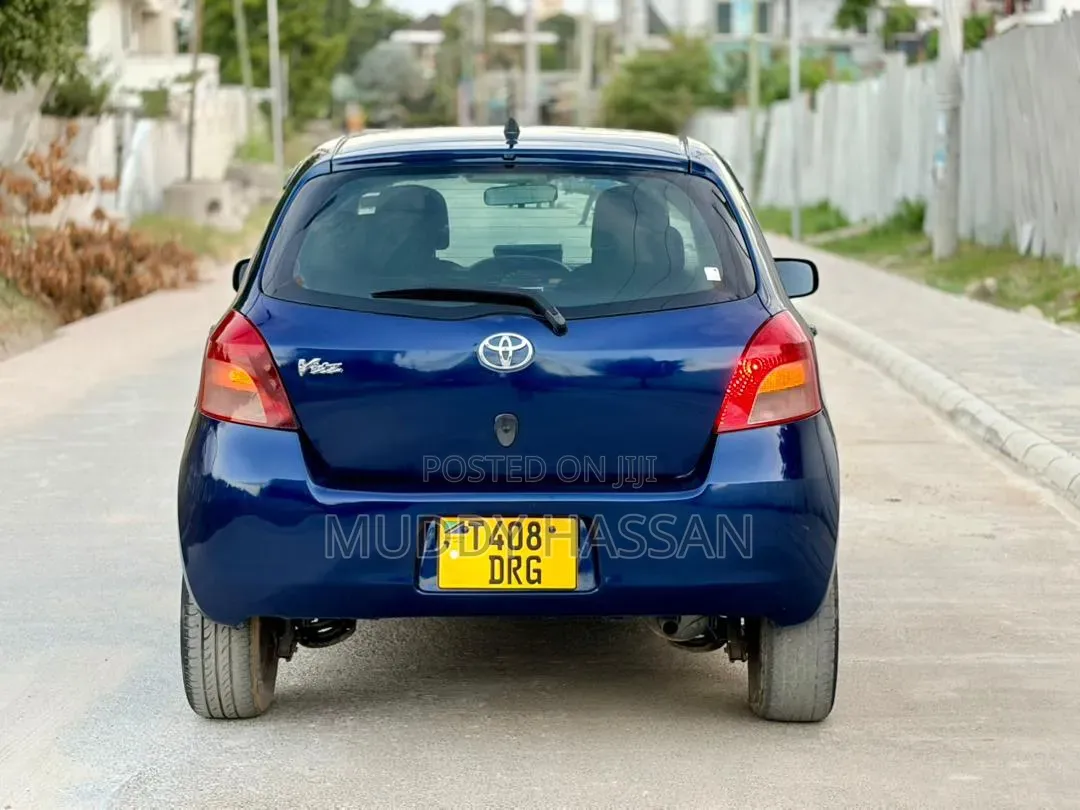 Toyota Vitz 2005 Blue
