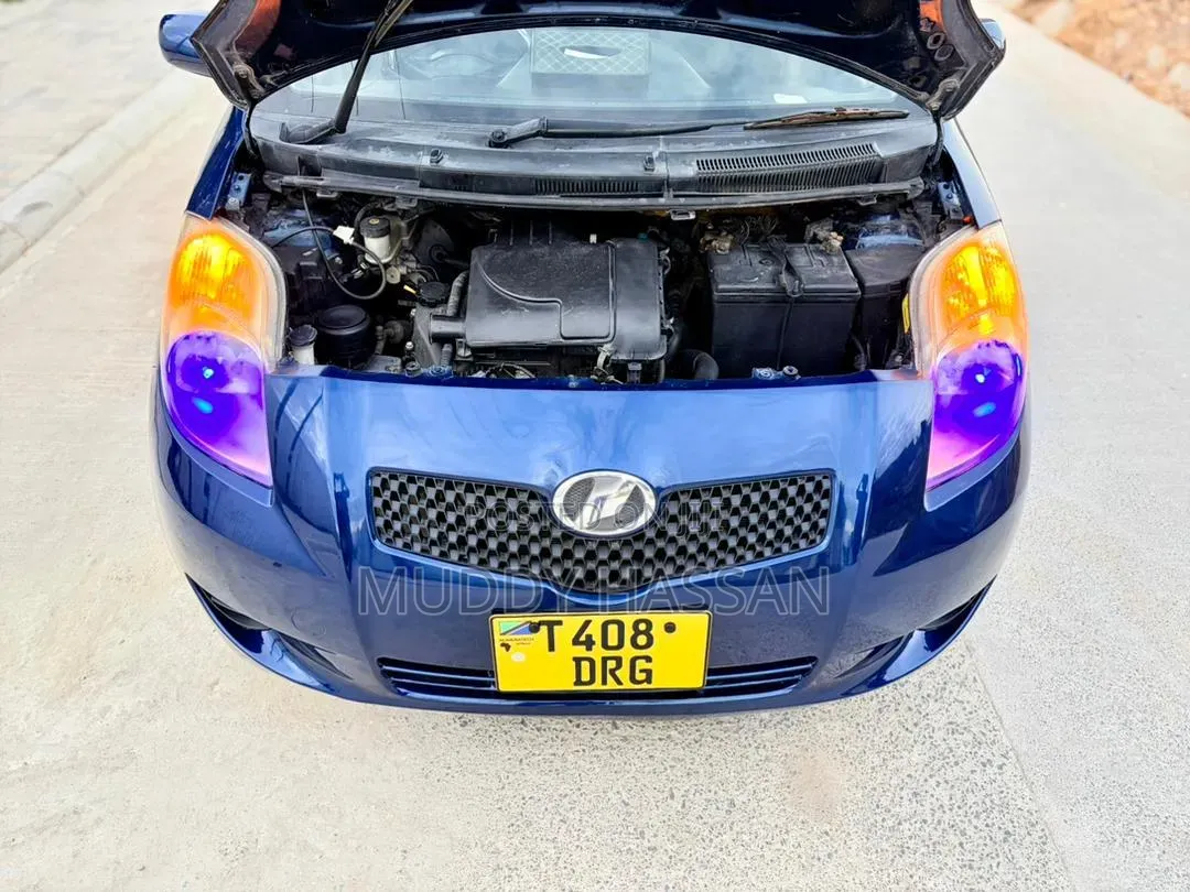 Toyota Vitz 2005 Blue