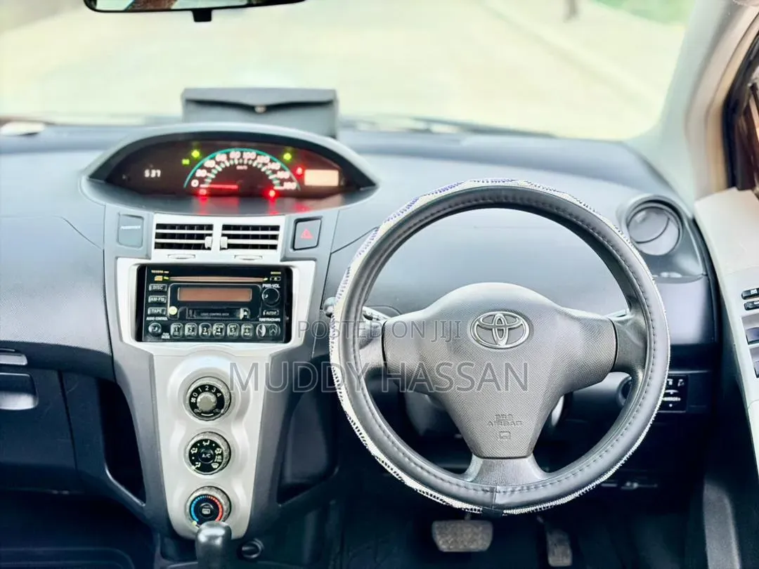 Toyota Vitz 2005 Blue
