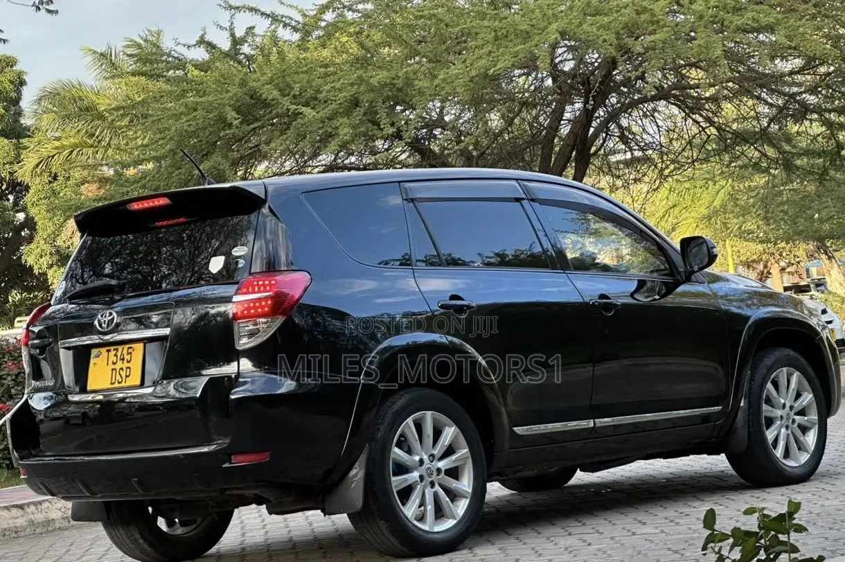 Toyota Vanguard 2011 Black