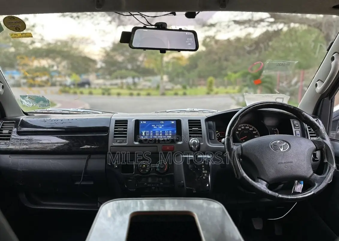 Toyota HiAce 2006 Black