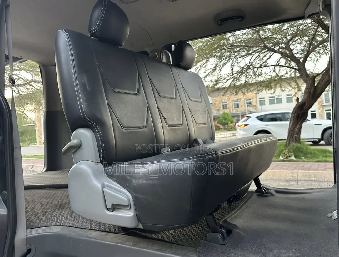Toyota HiAce 2006 Black