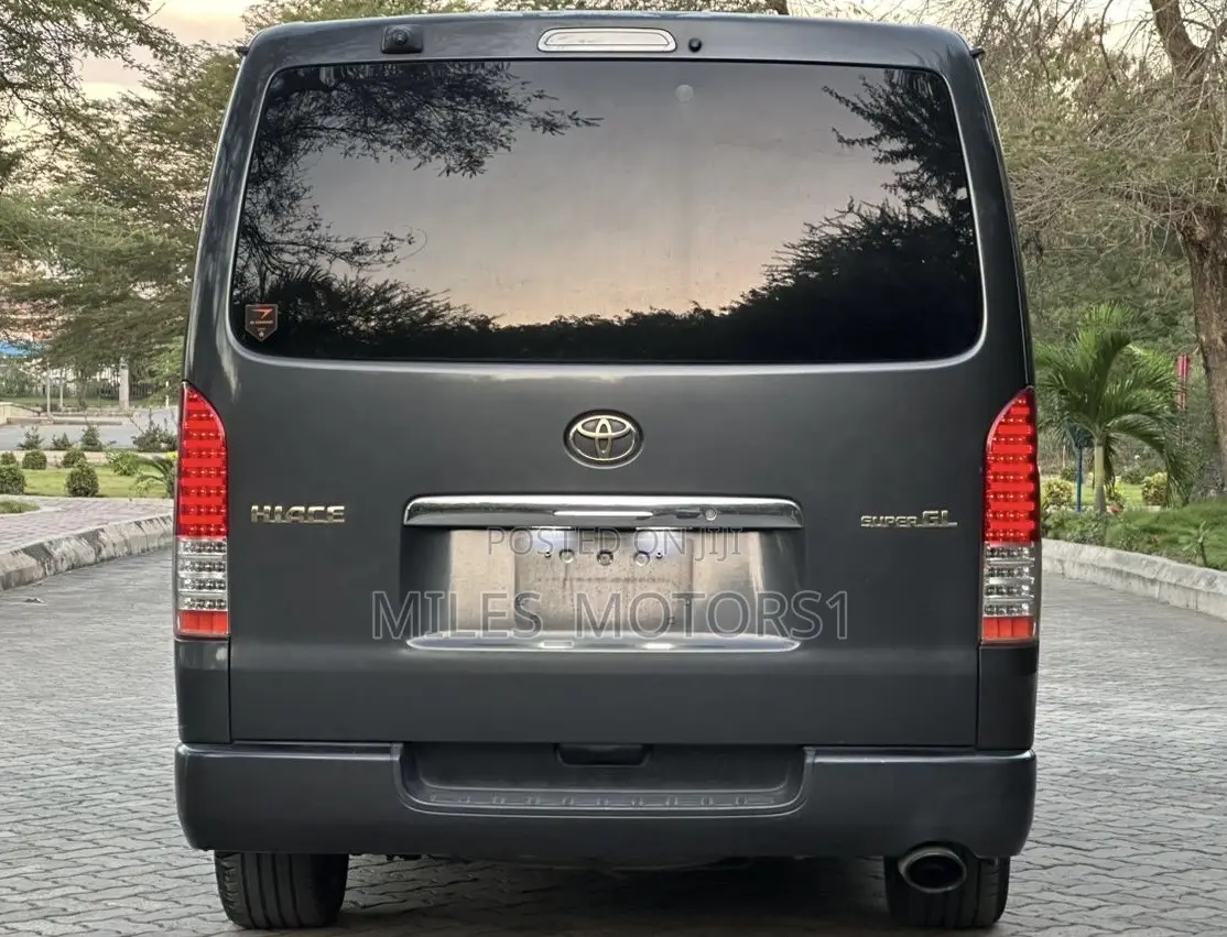 Toyota HiAce 2006 Black