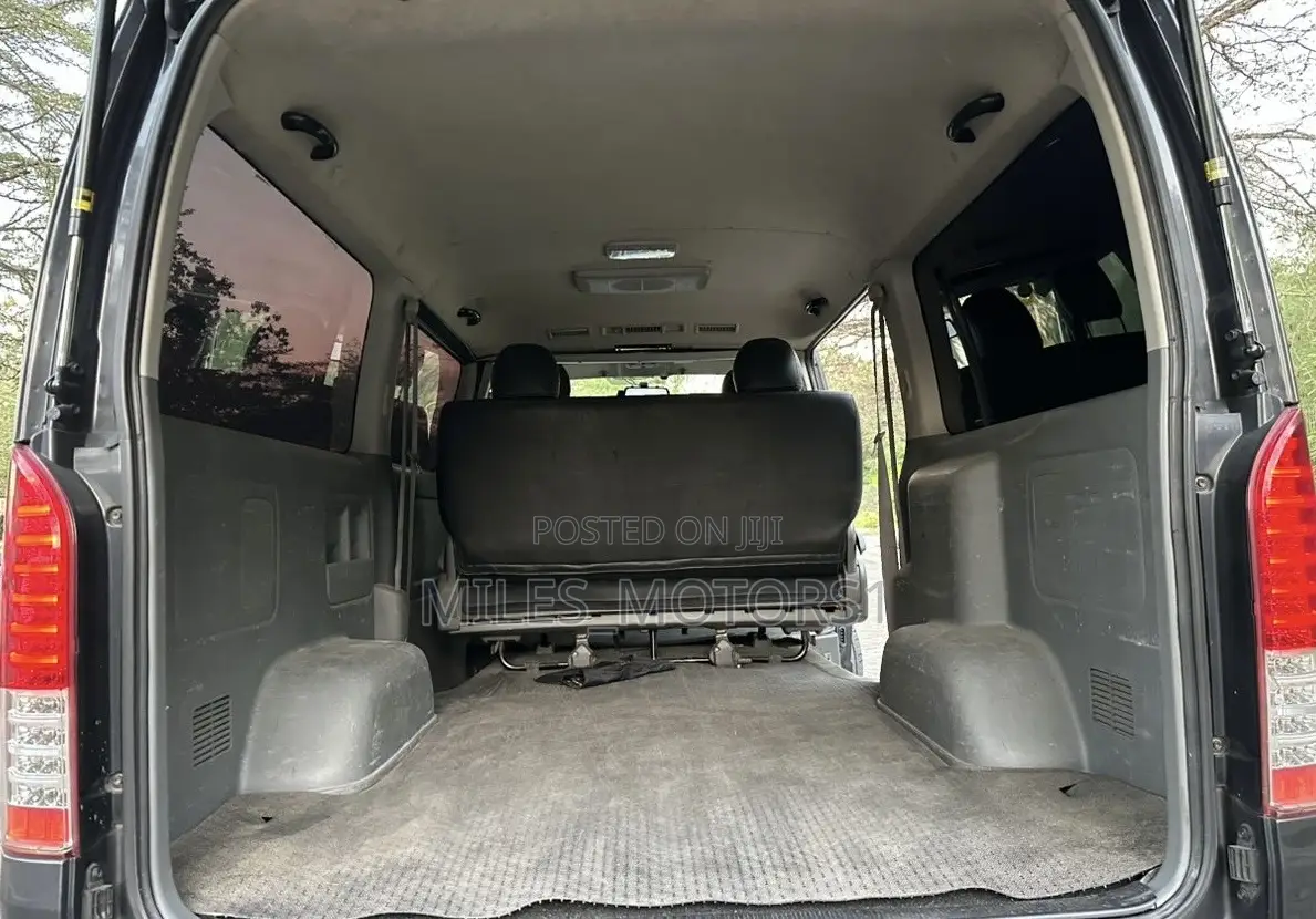 Toyota HiAce 2006 Black