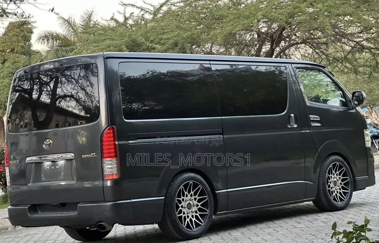 Toyota HiAce 2006 Black