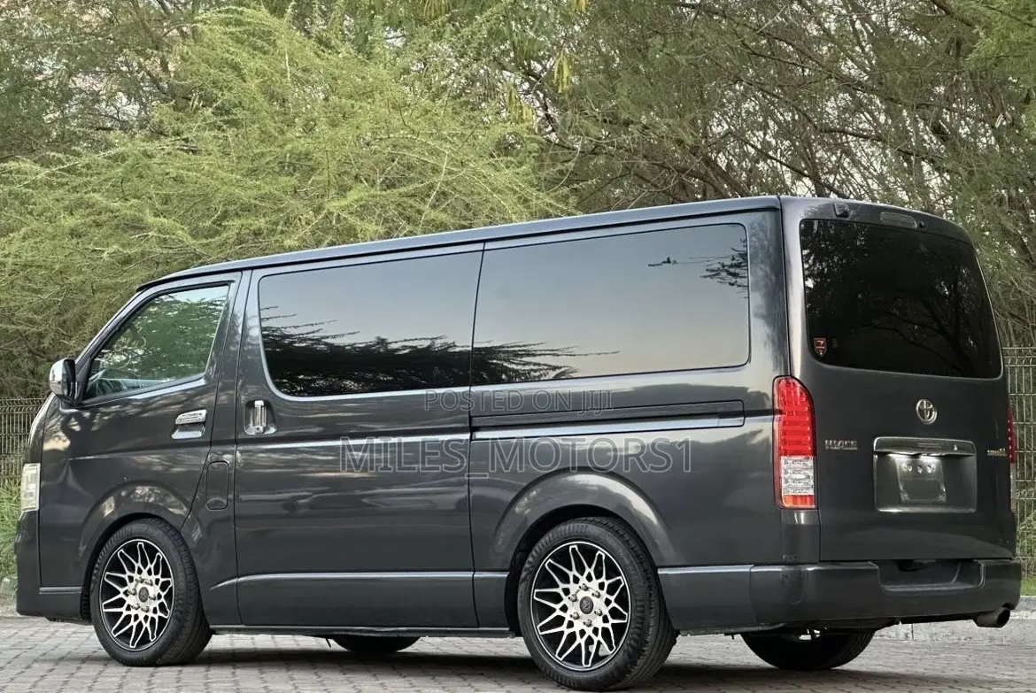 Toyota HiAce 2006 Black