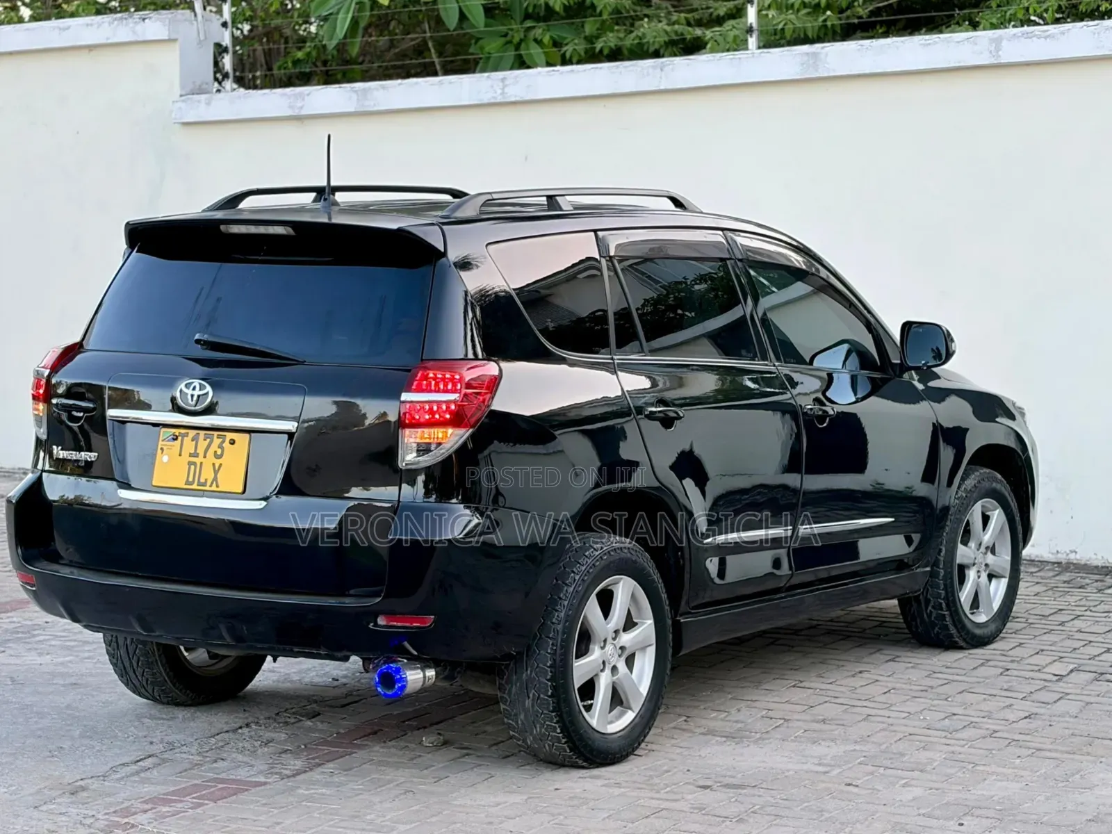 Toyota Vanguard 2010 Black