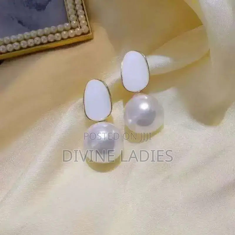 Divine Ladies