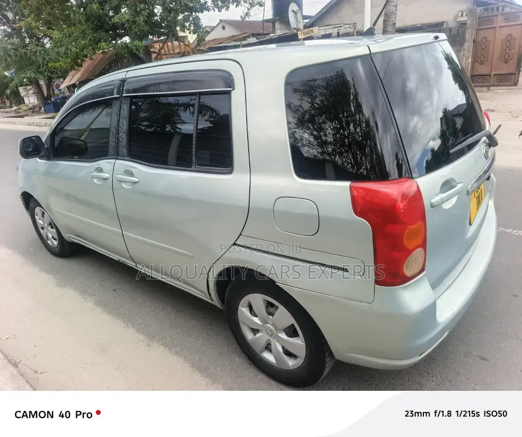 Toyota Raum 2004 Silver