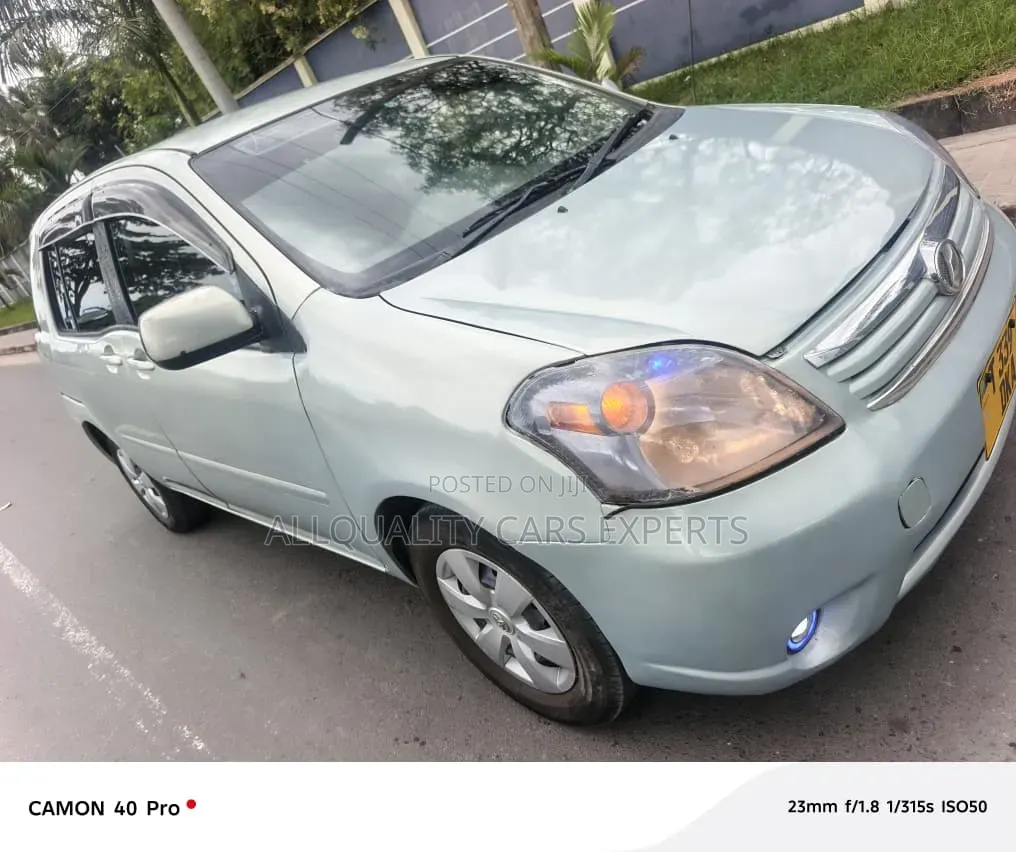 Toyota Raum 2004 Silver