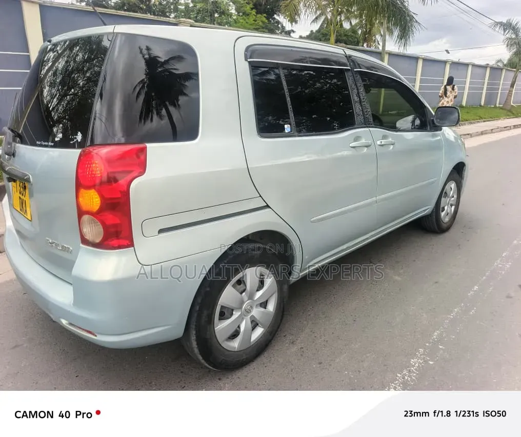 Toyota Raum 2004 Silver