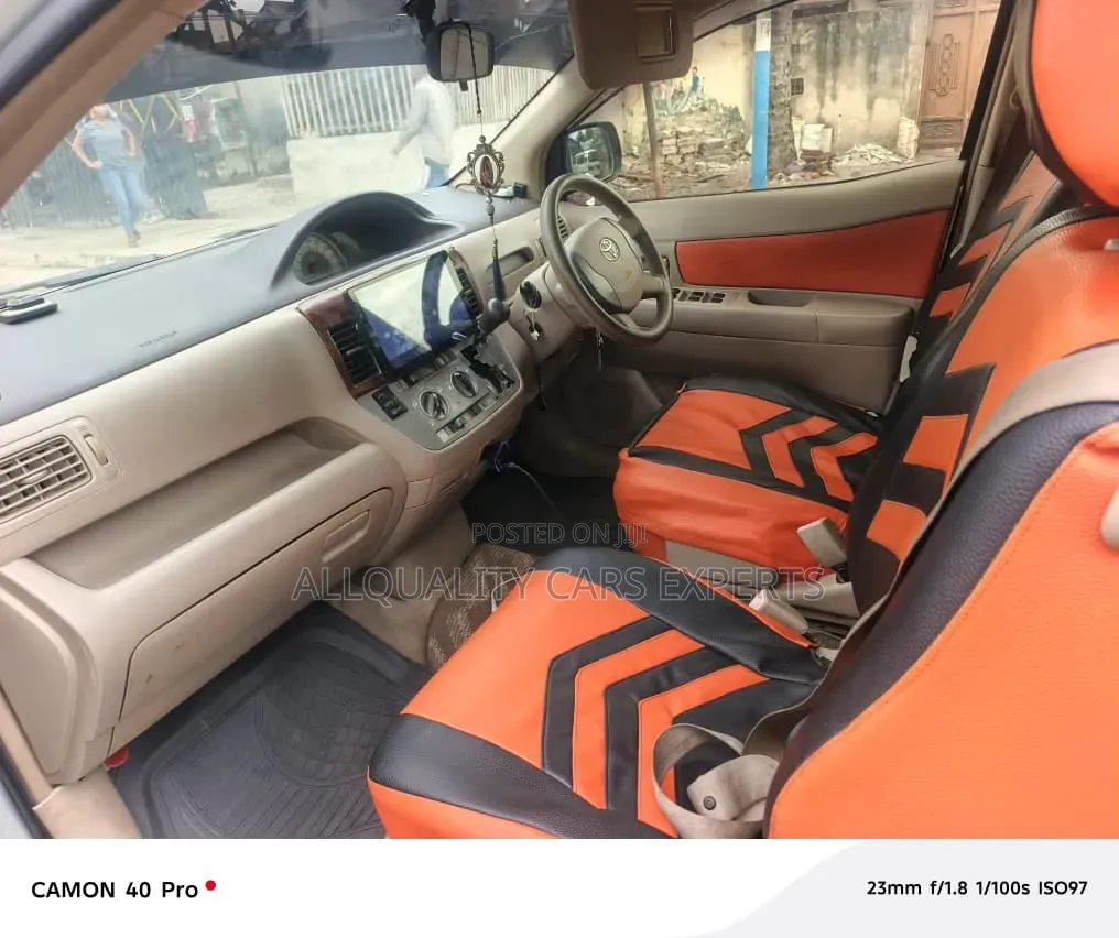 Toyota Raum 2004 Silver