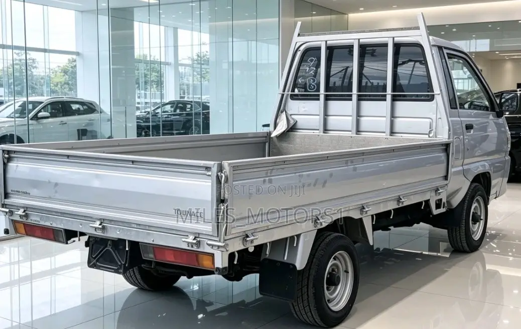 Toyota HiAce 2004 Silver