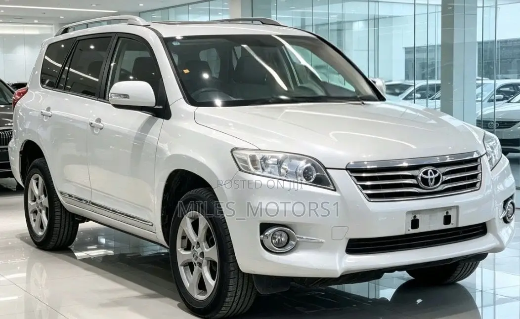 Toyota Vanguard 2012 White