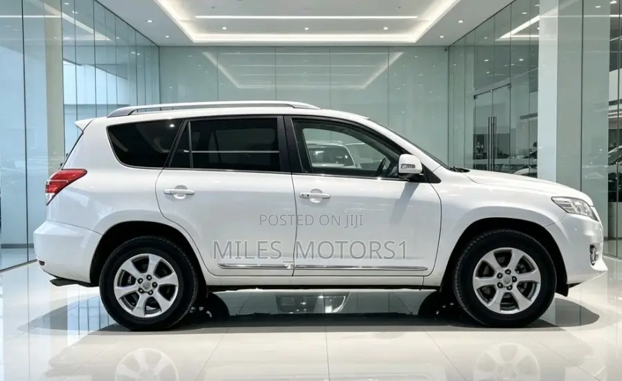 Toyota Vanguard 2012 White