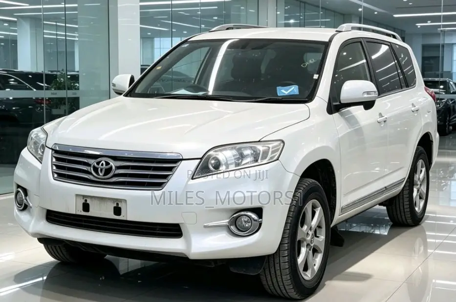 Toyota Vanguard 2012 White