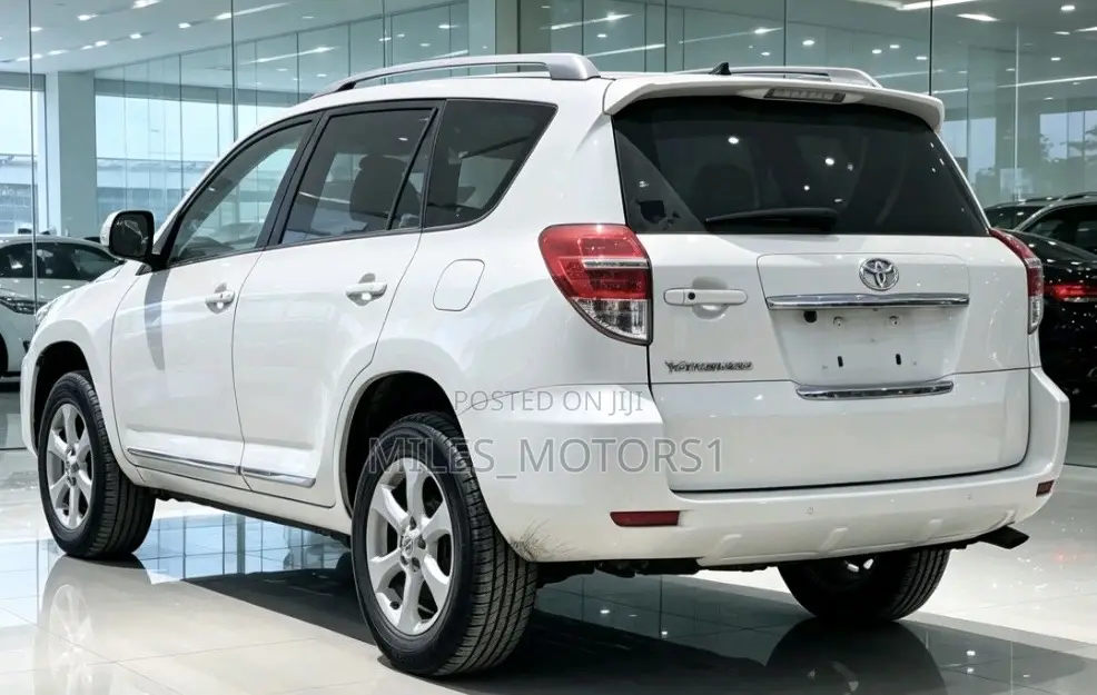 Toyota Vanguard 2012 White