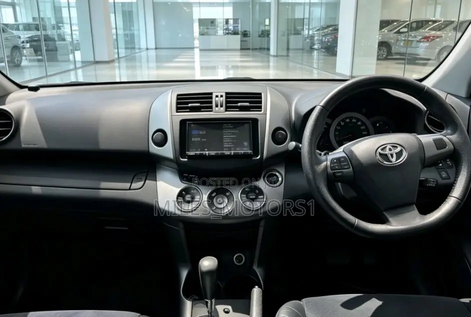 Toyota Vanguard 2012 White