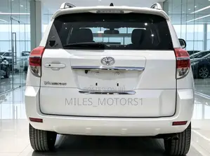 Toyota Vanguard 2012 White