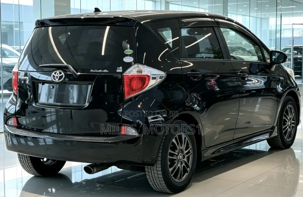 Toyota Ractis 2013 Black
