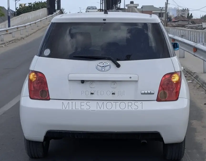 Toyota IST 2003 White