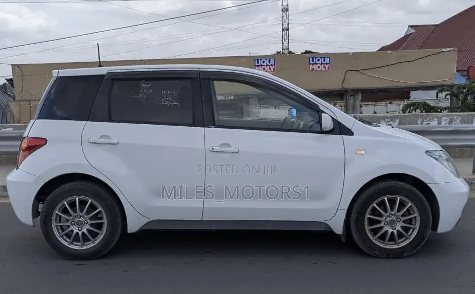 Toyota IST 2003 White