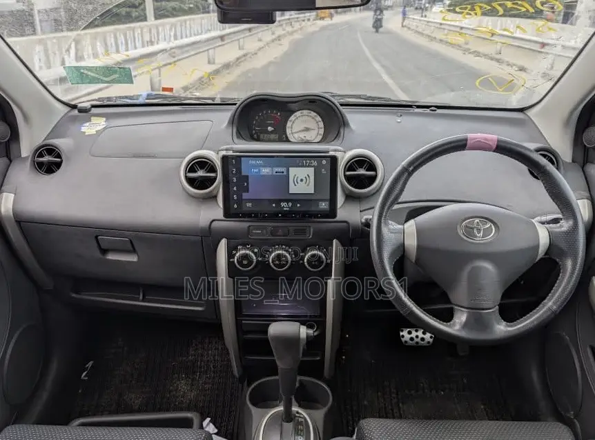 Toyota IST 2003 White